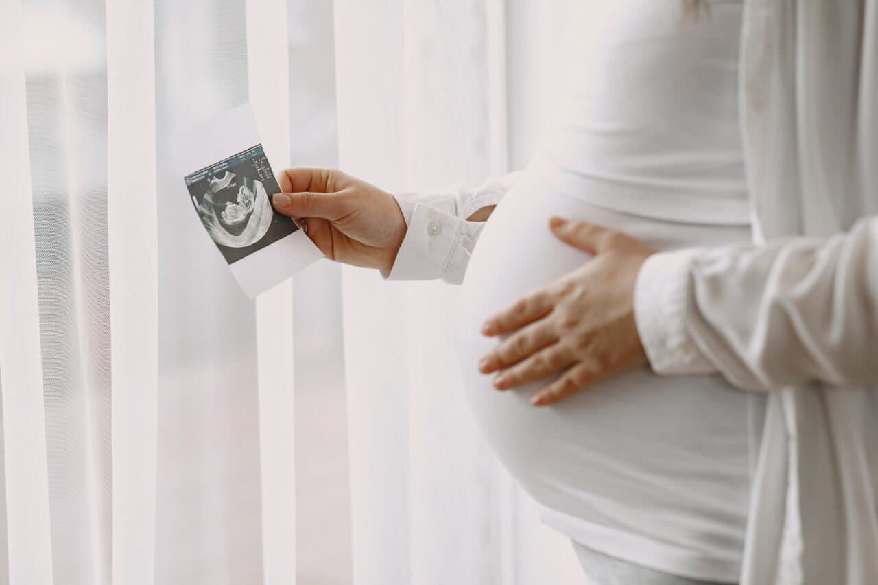 Jangan Abaikan! 6 Kebiasaan yang Bisa Meningkatkan Risiko Preeklampsia Saat Hamil