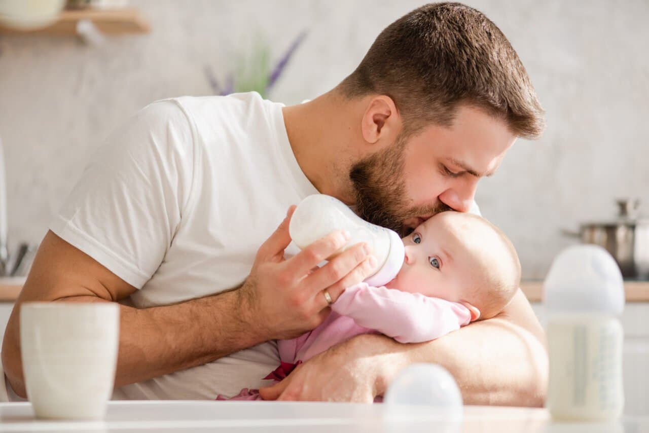 Cara Melatih Bayi Minum ASIP dengan Botol agar Tidak Bingung Puting