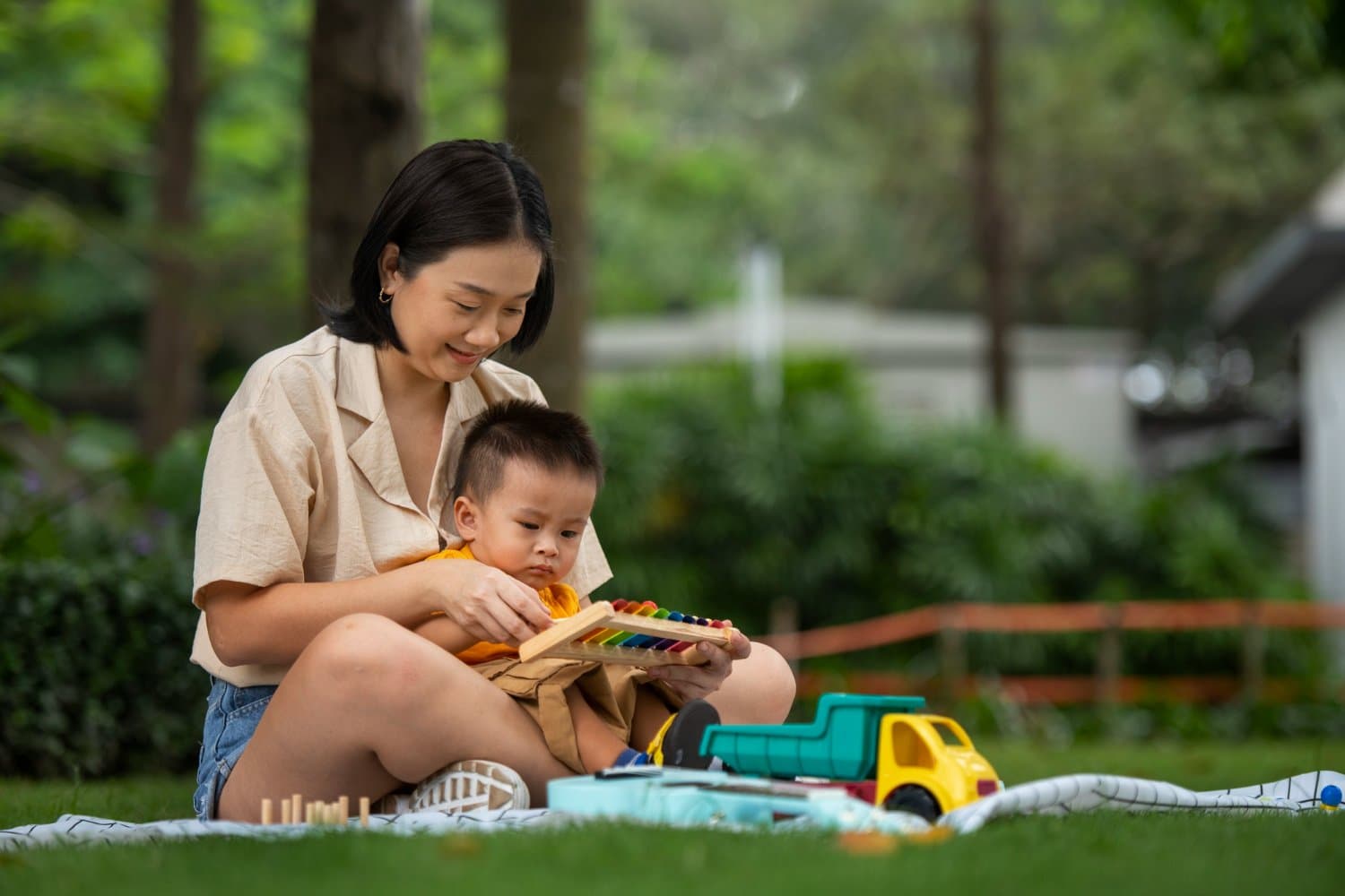 Bayi Baru 1 Bulan Sudah Diajak ke Playground? Kenali Risiko dan Bahayanya Bagi Si Kecil!