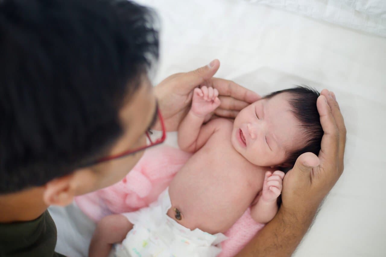 7 Cara Mengatasi Kulit Bayi Baru Lahir Mengelupas