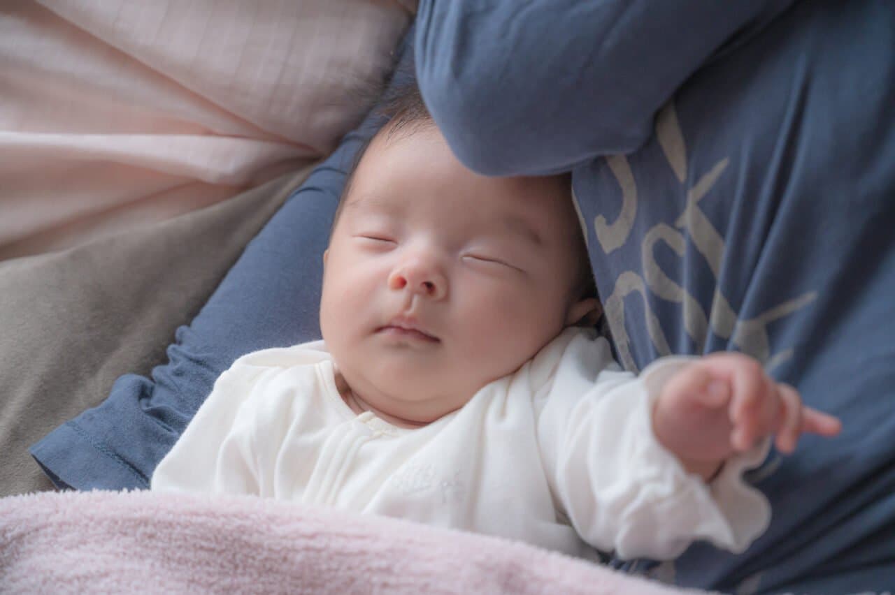 Bayi 2 Bulan Susah Tidur? Ini Penyebab & Cara Mengatasinya