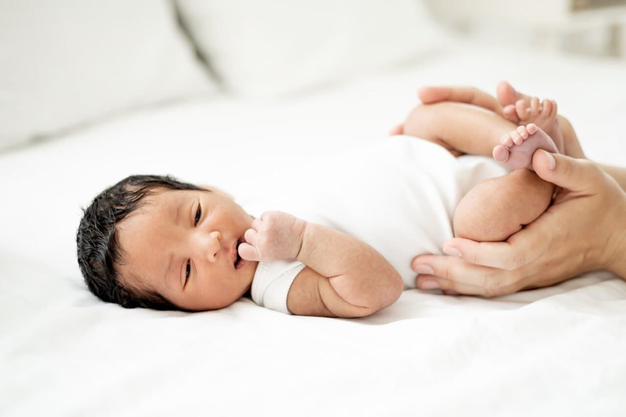 Bayi Terbangun dan Menangis Setelah Menyusu? Ini 4 Penyebabnya