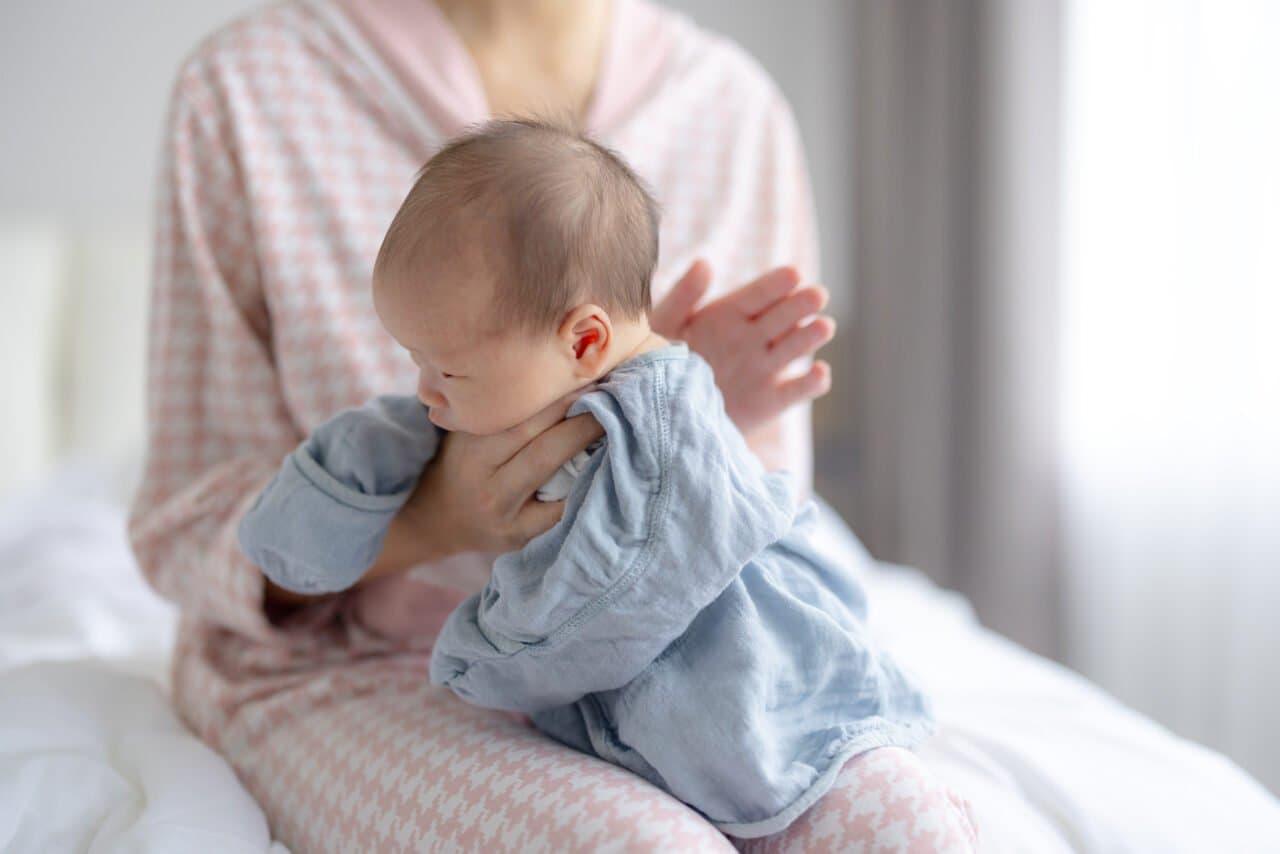 Bayi Tidak Sendawa Setelah Menyusu, Apakah Normal?