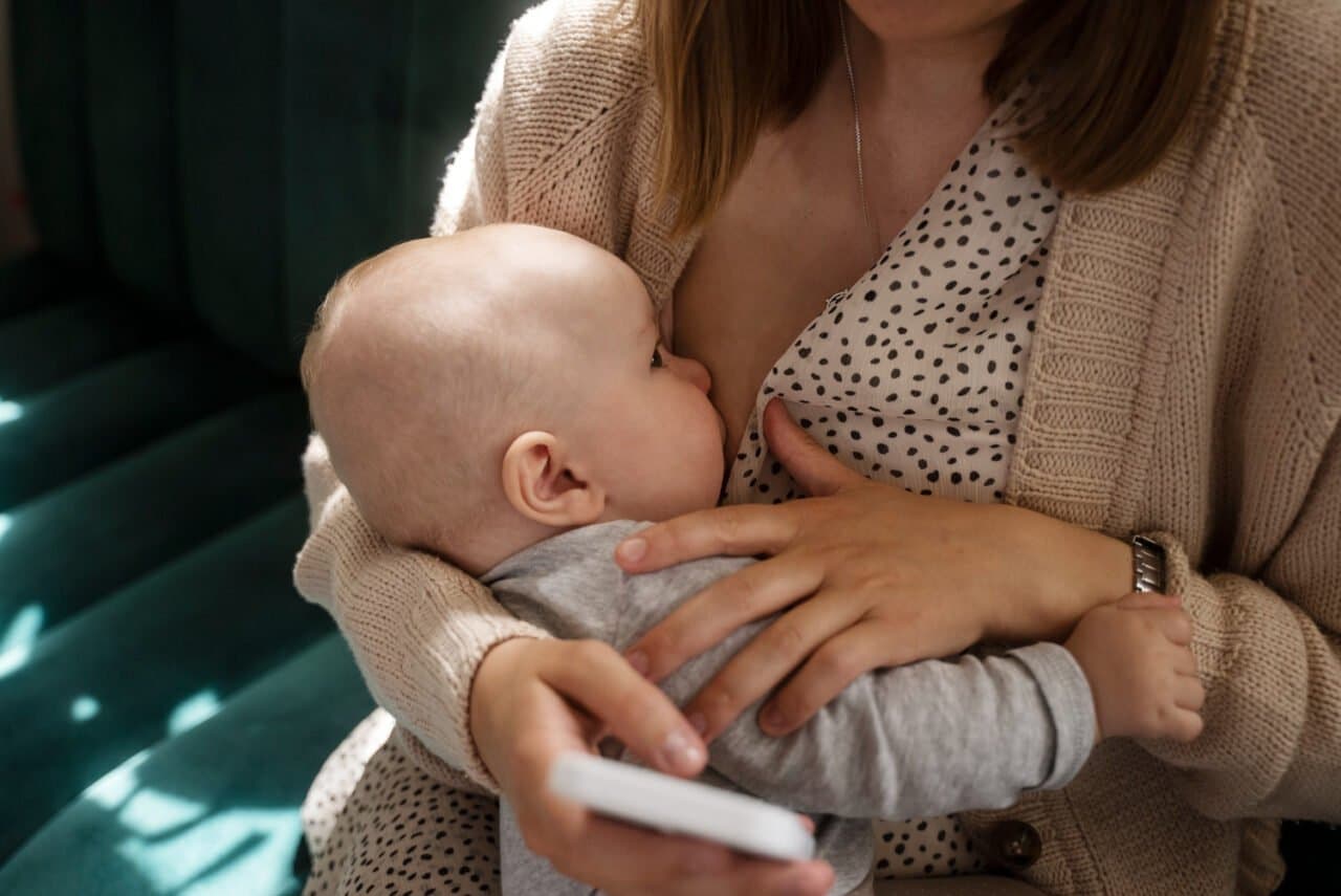 Kenapa Bayi Menyusu Terus dan Sulit Tidur? Ini Penjelasannya