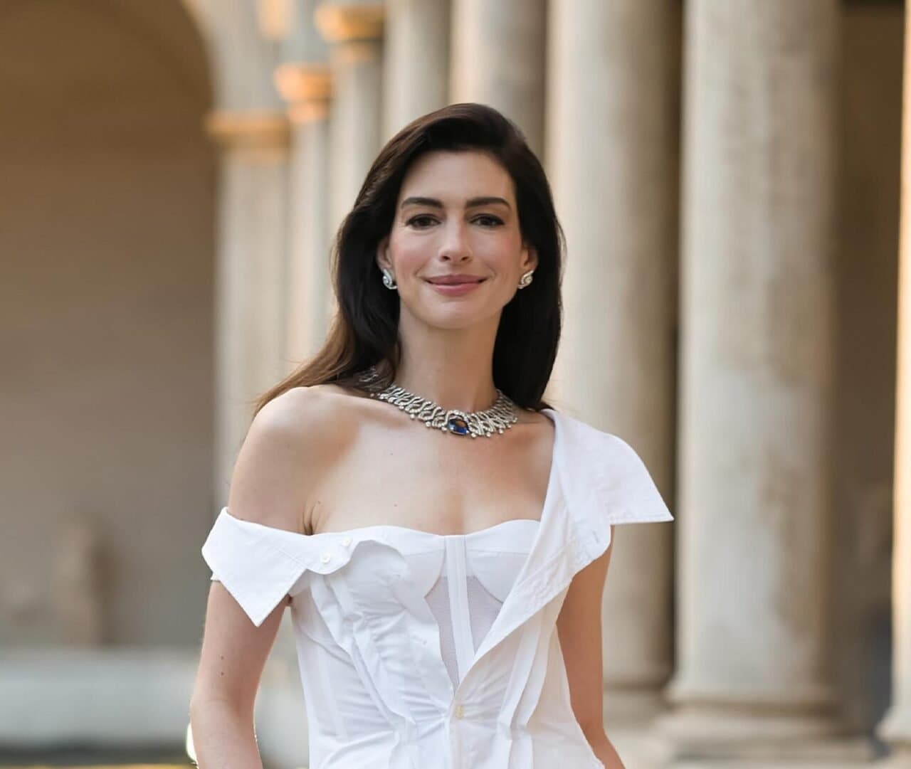 Anne Hathaway Pamer Warna Rambut Baru saat Hamil, Amankah? Ini Kata Dokter