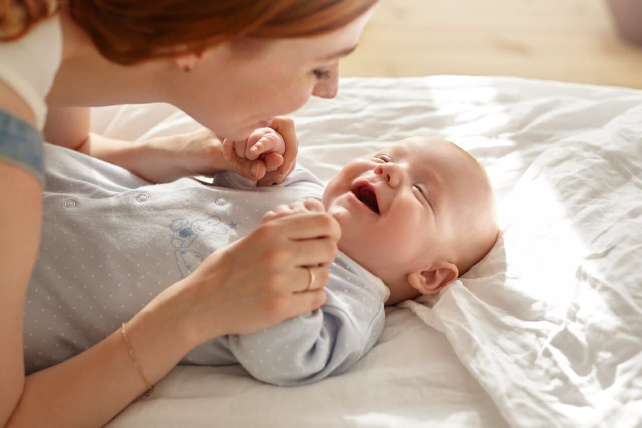 Fase Cooing pada Bayi: Ciri, Timeline, dan Cara Menstimulasinya